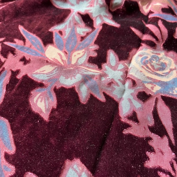 Twik by Simon’s velvet like tank top burgundy floral - Picture 2 of 4